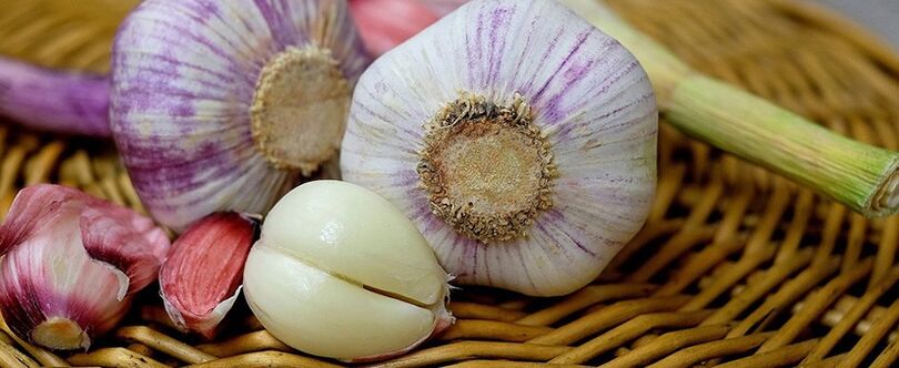 Garlic will complement the complex treatment of prostate inflammation. 